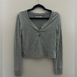 Abercrombie & Fitch Gray Cropped Henley Shirt